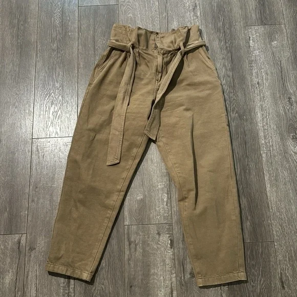 BLANKNYC Paperbag Jogger in Sand Storm 26 - Picture 2 of 5